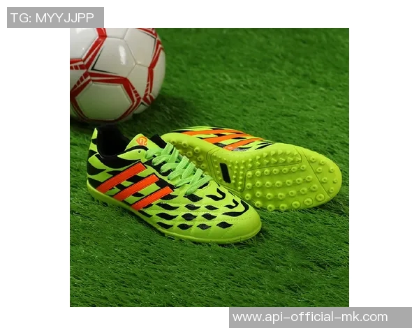 提升球场表现的秘密武器ic底足球鞋助你轻松征服每一场比赛